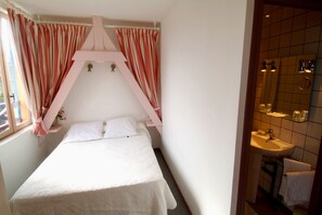 Double Room | Desk, free WiFi