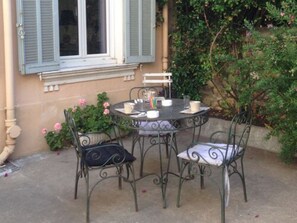 Front of property - evening/night - Chanteclair Hotel (Cannes)