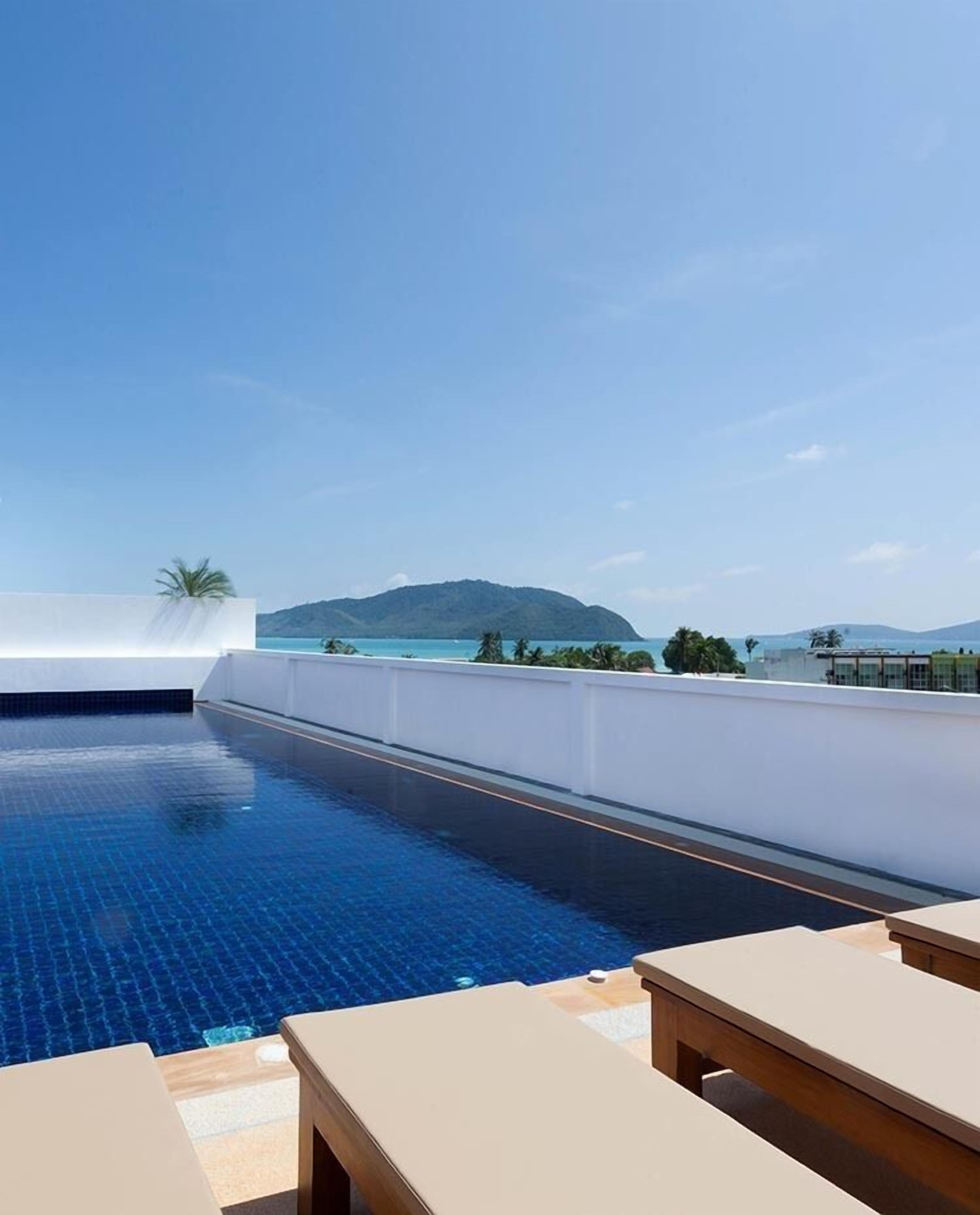 Outdoor pool, open 8:00 AM to 6:00 PM, pool loungers