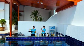 Bar junto a la alberca