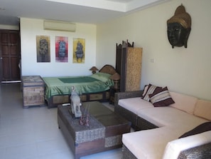 Studio | In-room safe, desk, free WiFi, bed sheets