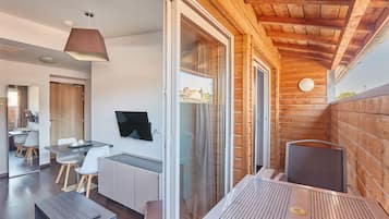 Studio, parveke (2 People) | Ylelliset vuodevaatteet, tallelokero huoneessa, pimennysverhot
