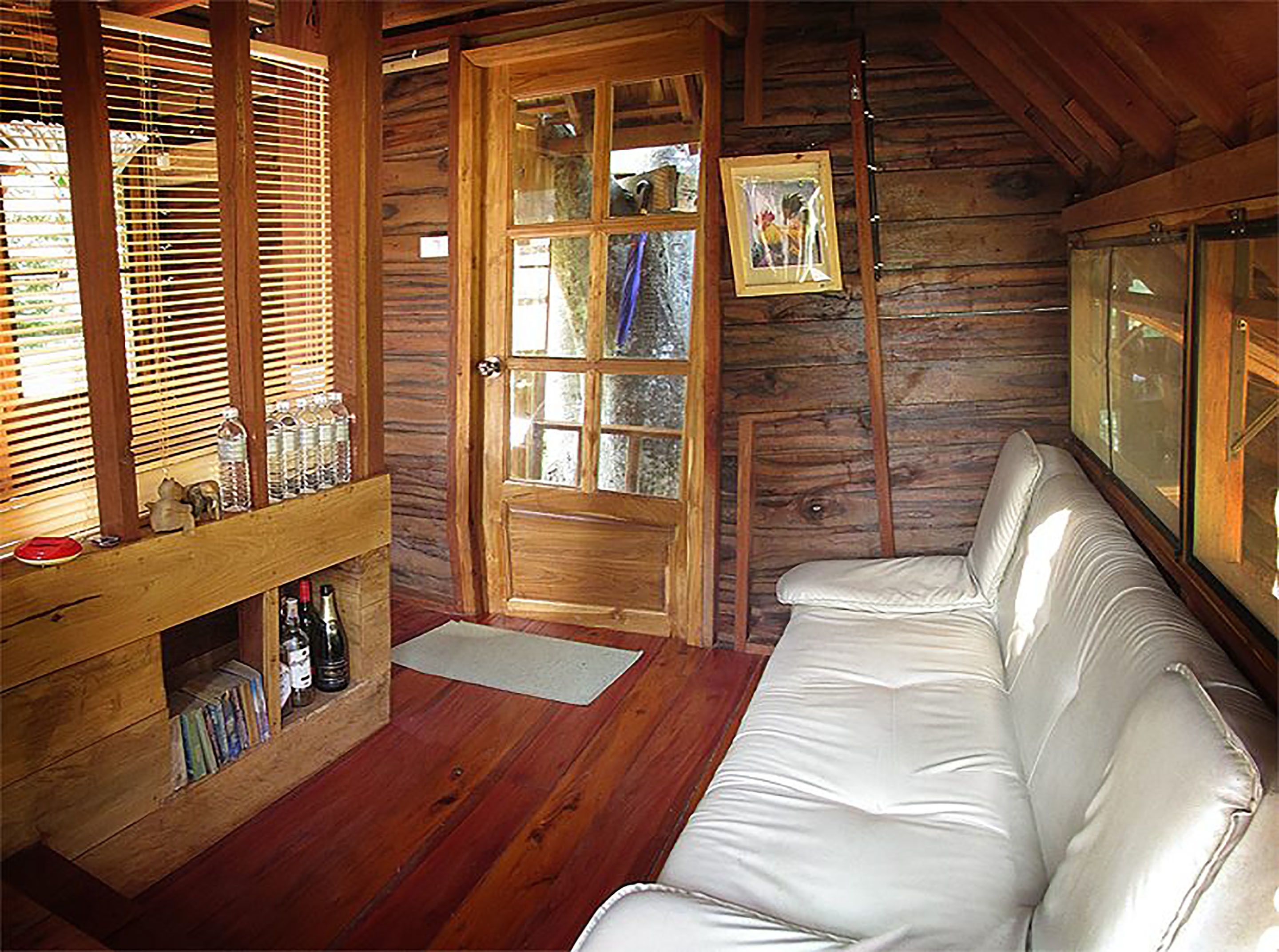 cottage treehouse triple | individually decorated, individually furnished, desk