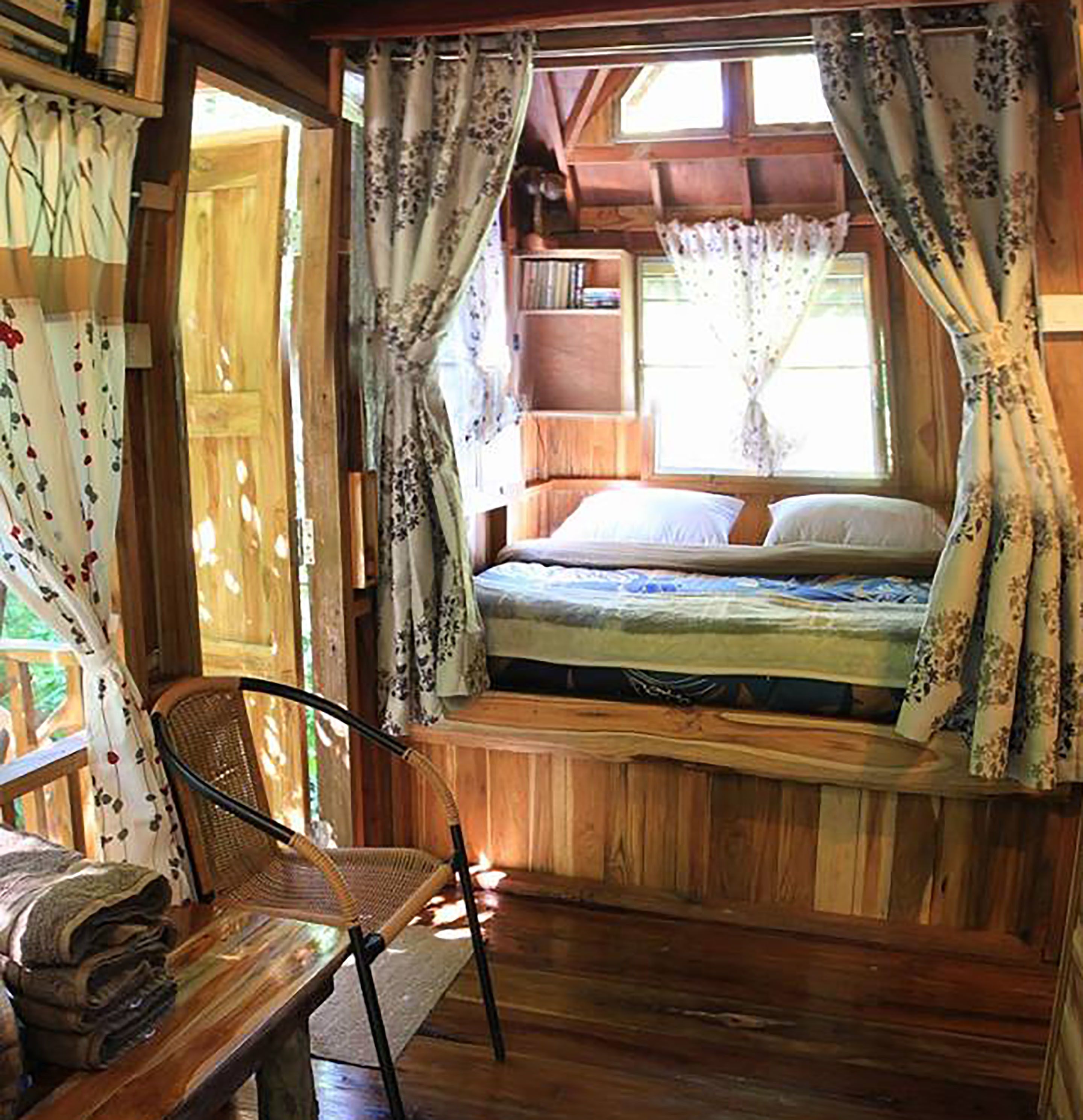 cottage treehouse double | individually decorated, individually furnished, desk