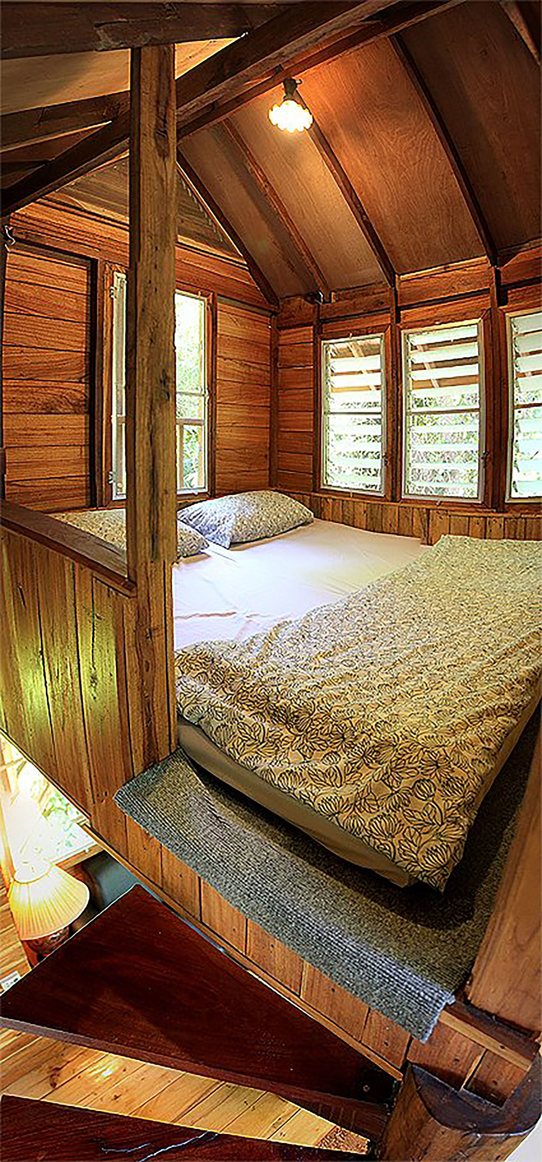cottage treehouse double | individually decorated, individually furnished, desk