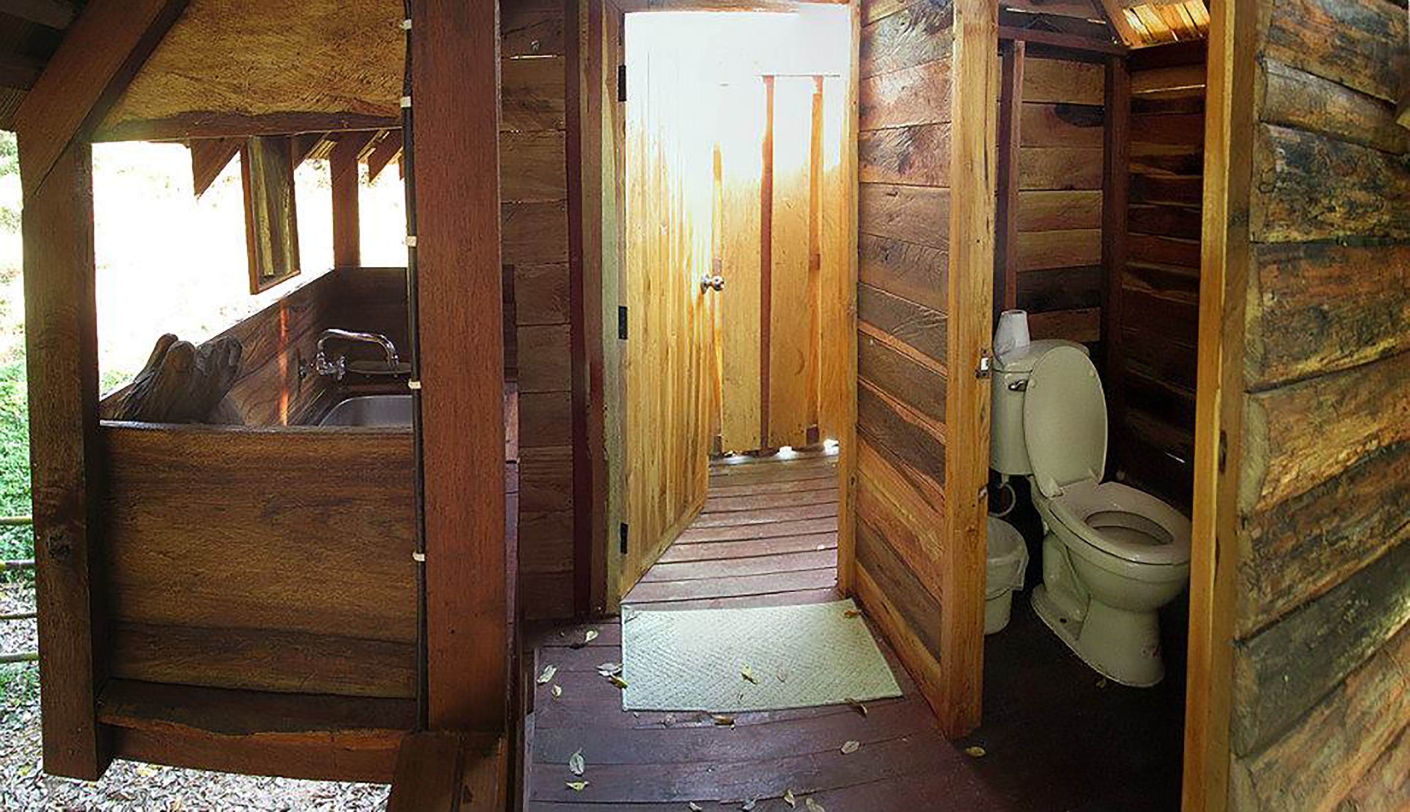 cottage treehouse double | bathroom | shower, free toiletries, hair dryer, towels