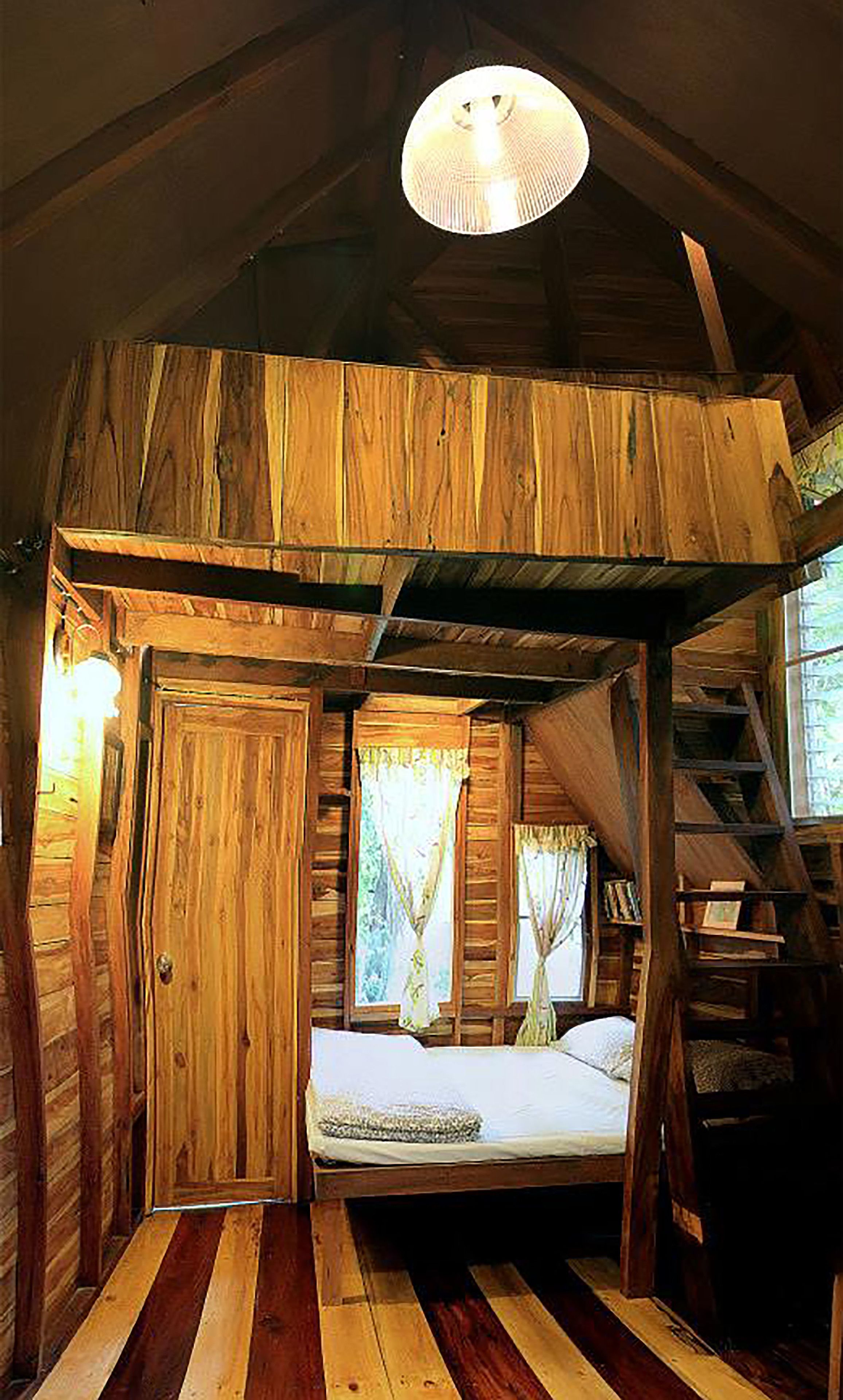 cottage treehouse triple | individually decorated, individually furnished, desk