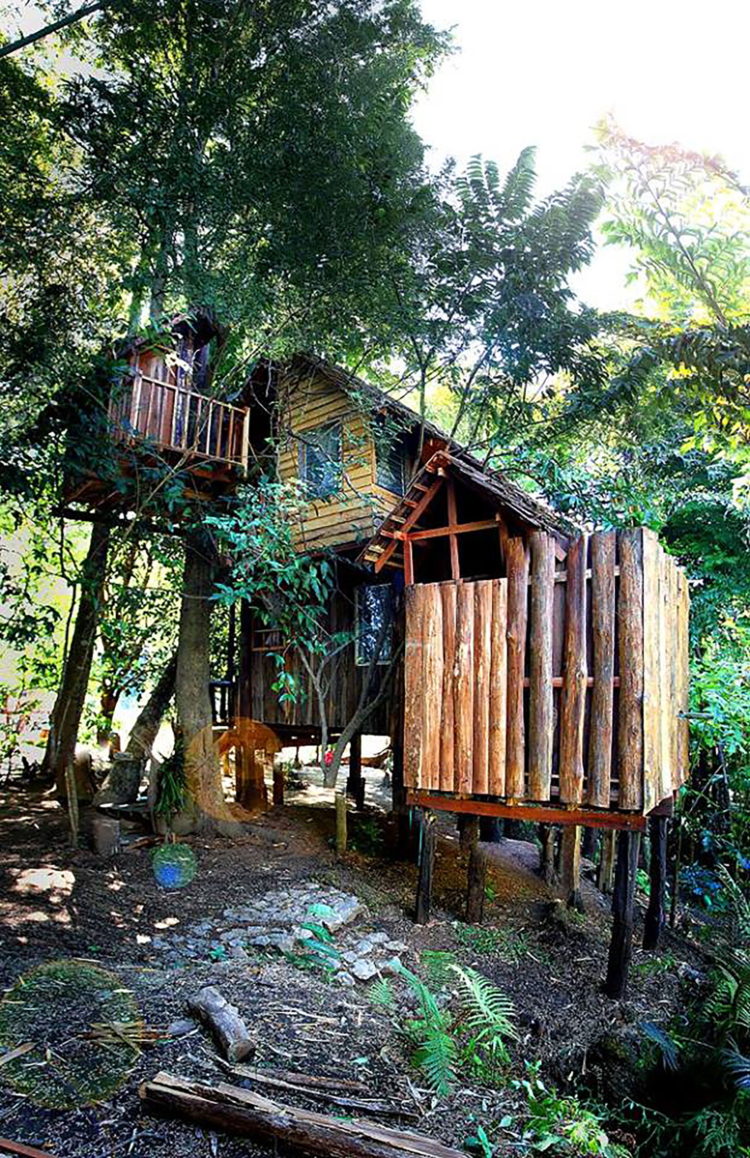 cottage treehouse triple | individually decorated, individually furnished, desk
