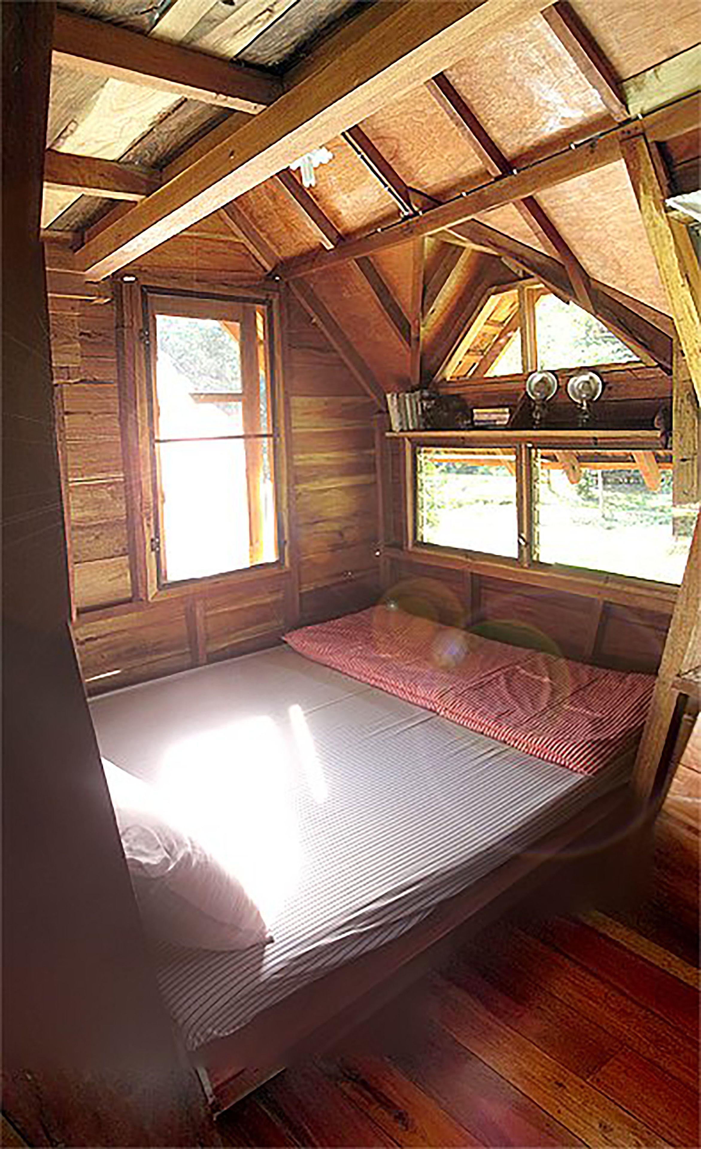 cottage treehouse double | individually decorated, individually furnished, desk