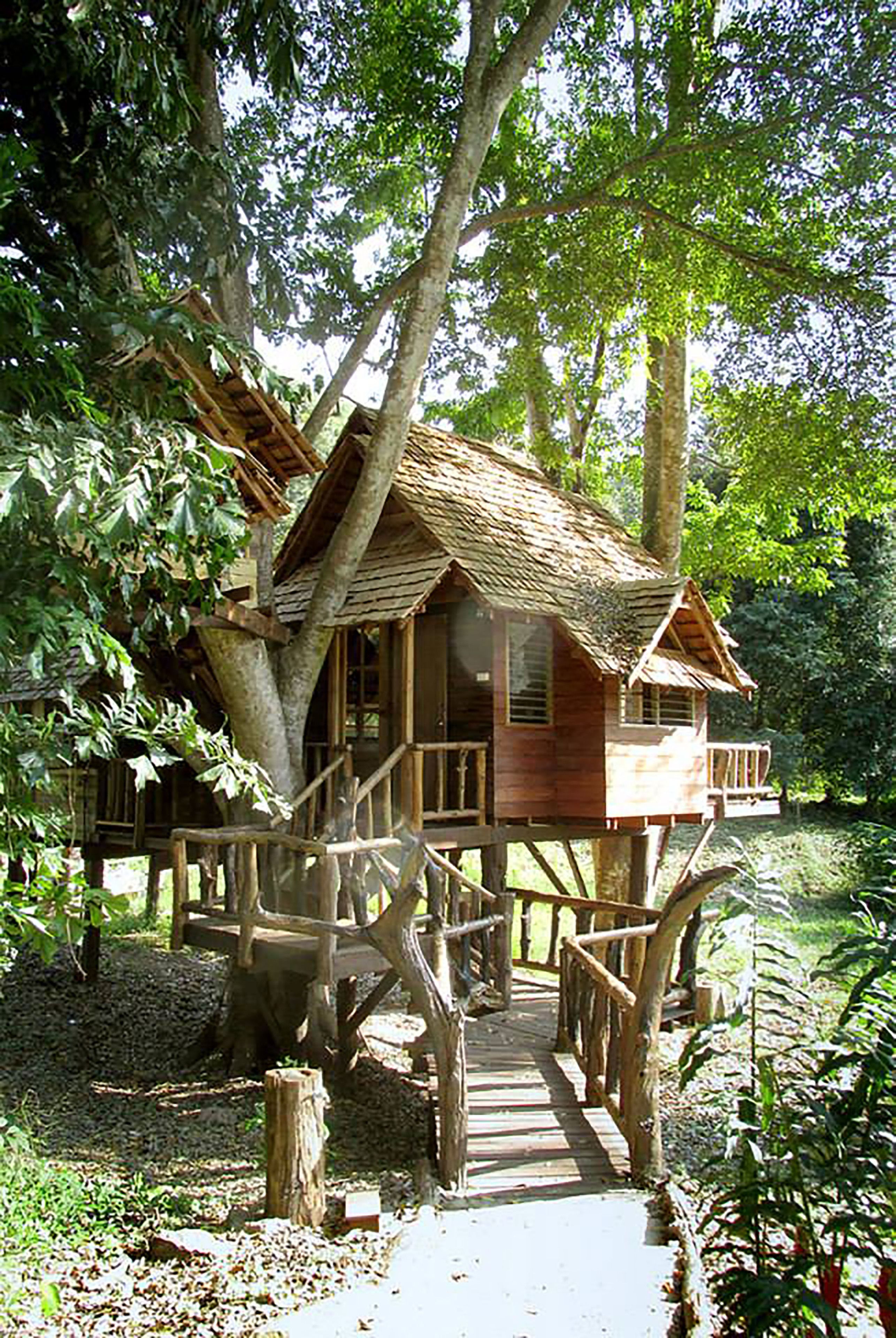 cottage treehouse triple | individually decorated, individually furnished, desk