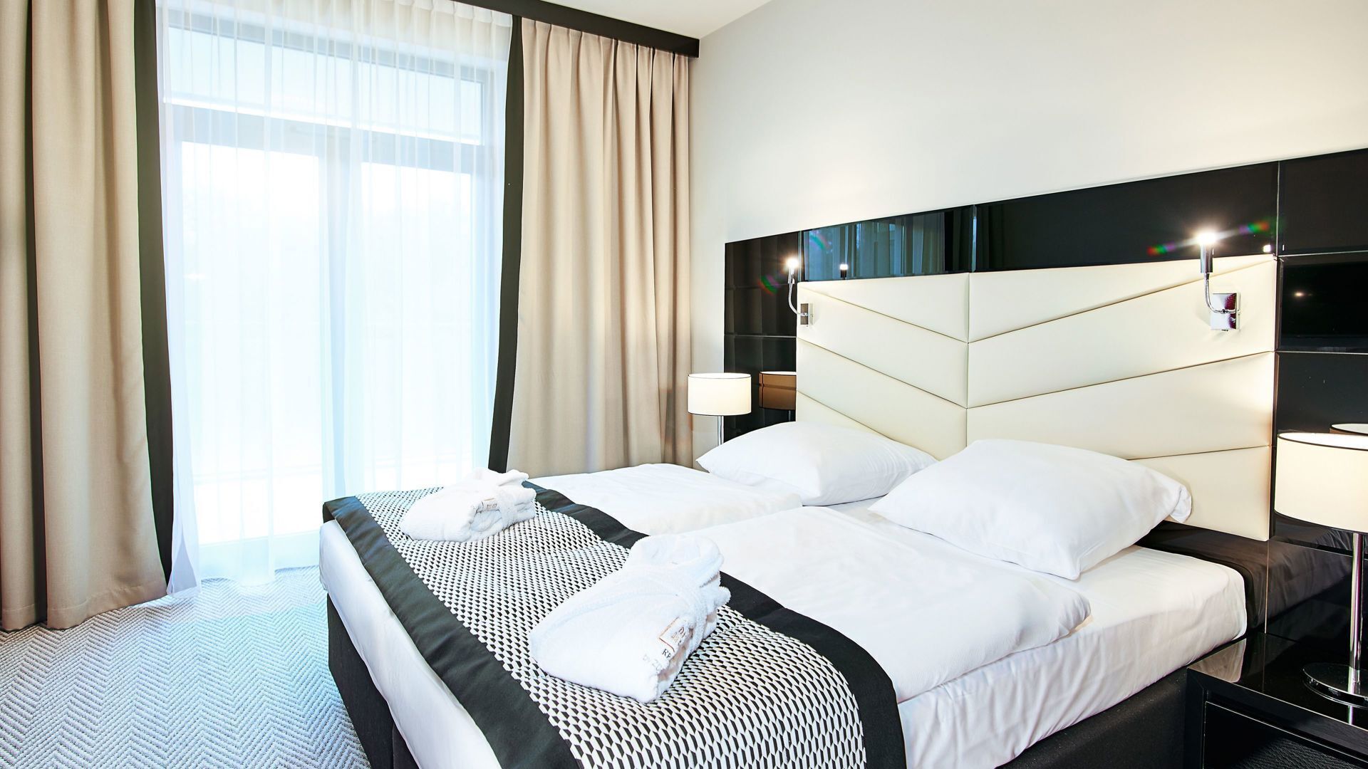 Hypo-allergenic bedding, minibar, in-room safe, desk