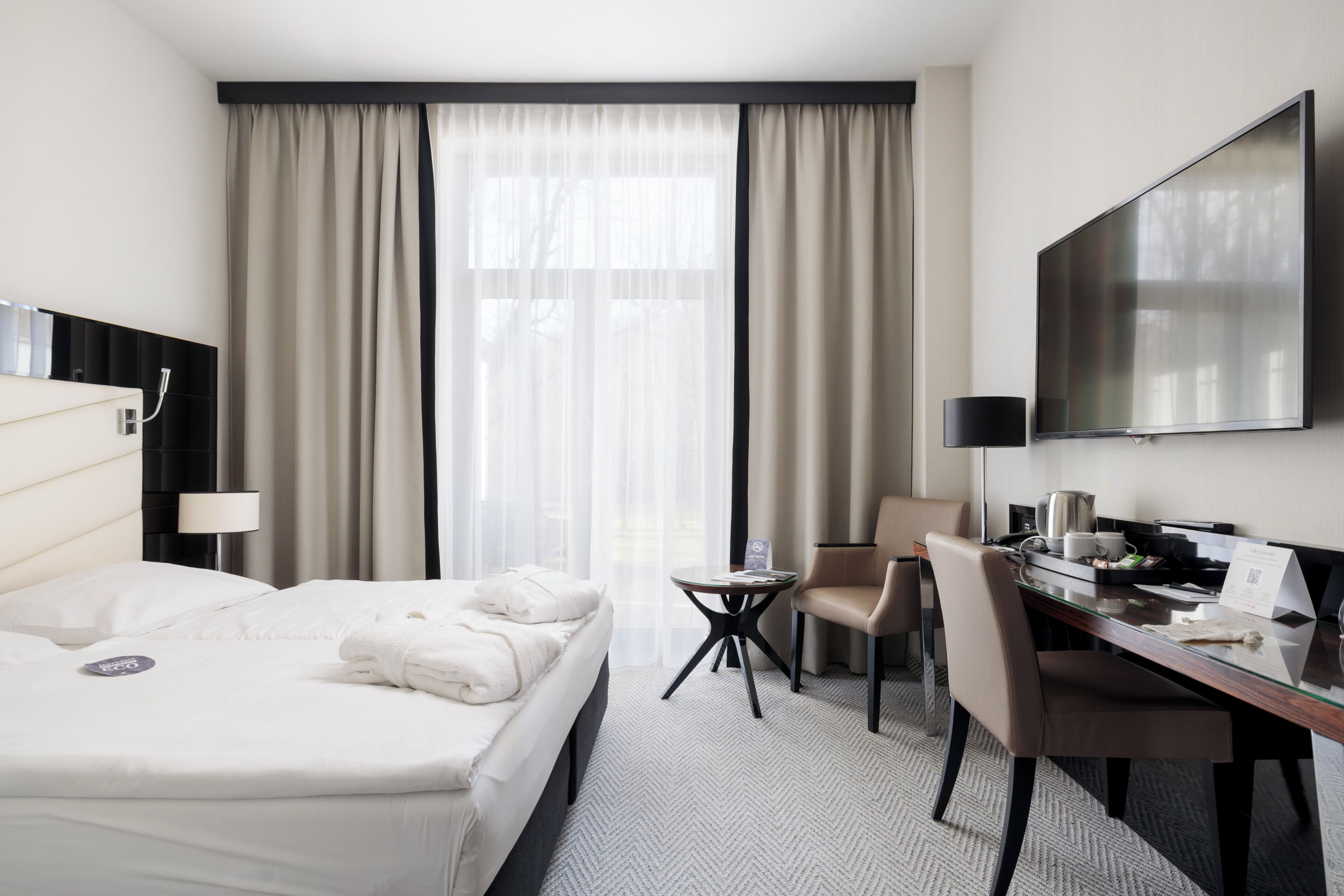 Standard Double Room | Hypo-allergenic bedding, minibar, in-room safe, desk