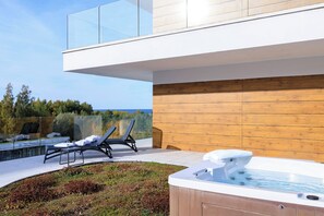 Departamento de lujo, hidromasaje, vista parcial al mar | Terraza o patio