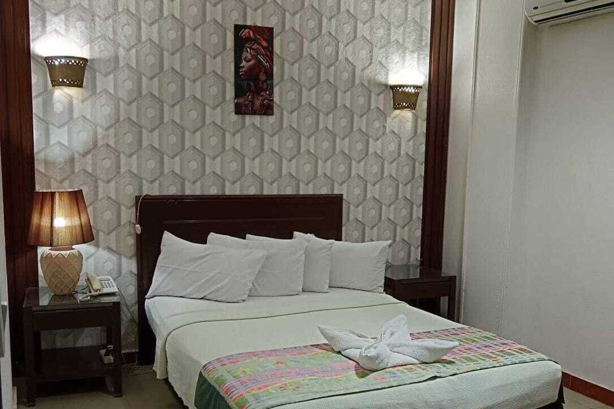 Deluxe Suite, 1 Bedroom | Egyptian cotton sheets, premium bedding, Select Comfort beds, minibar