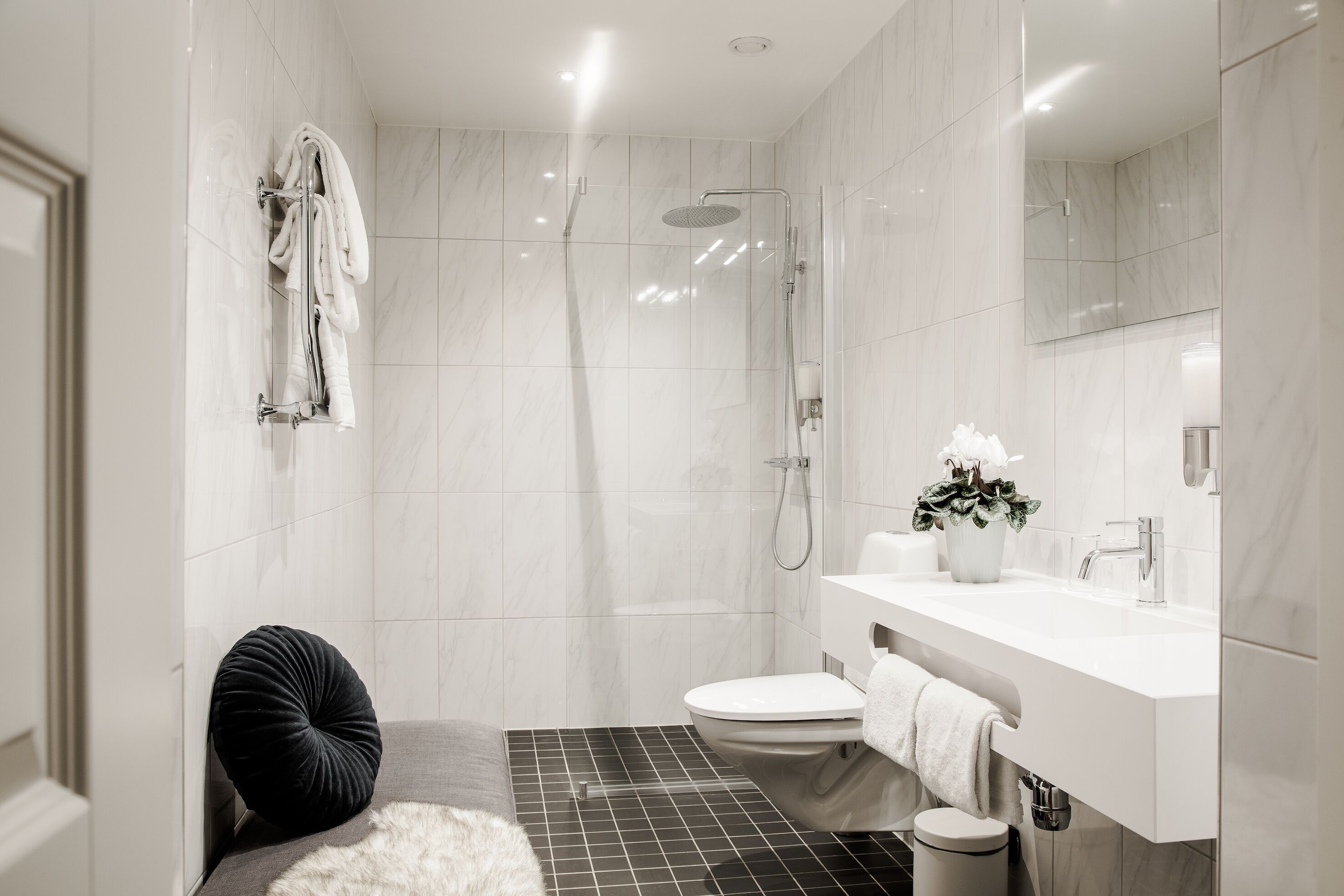 junior suite | bathroom | shower, hair dryer, towels