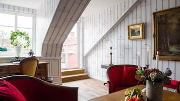 Suite Royal | DecoraciĂłn personalizada, muebles diferentes y insonorizaciĂłn