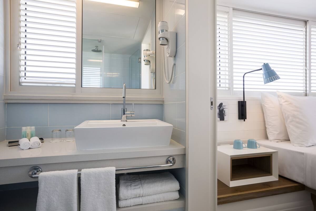 1 bedroom, in-room safe, desk, blackout curtains