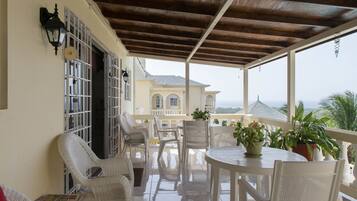 Comfort Villa, 5 Bedrooms, Kitchen, Ocean View | 5 bedrooms, premium bedding, iron/ironing board, free WiFi