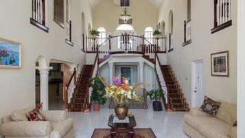 Comfort Villa, 5 Bedrooms, Kitchen, Ocean View | 5 bedrooms, premium bedding, iron/ironing board, free WiFi