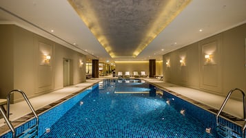 Indendørs pool
