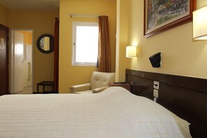 Double or Twin Room | Egyptian cotton sheets, in-room safe, desk, blackout curtains - Hotel Olympia (Las Palmas de Gran Canaria)