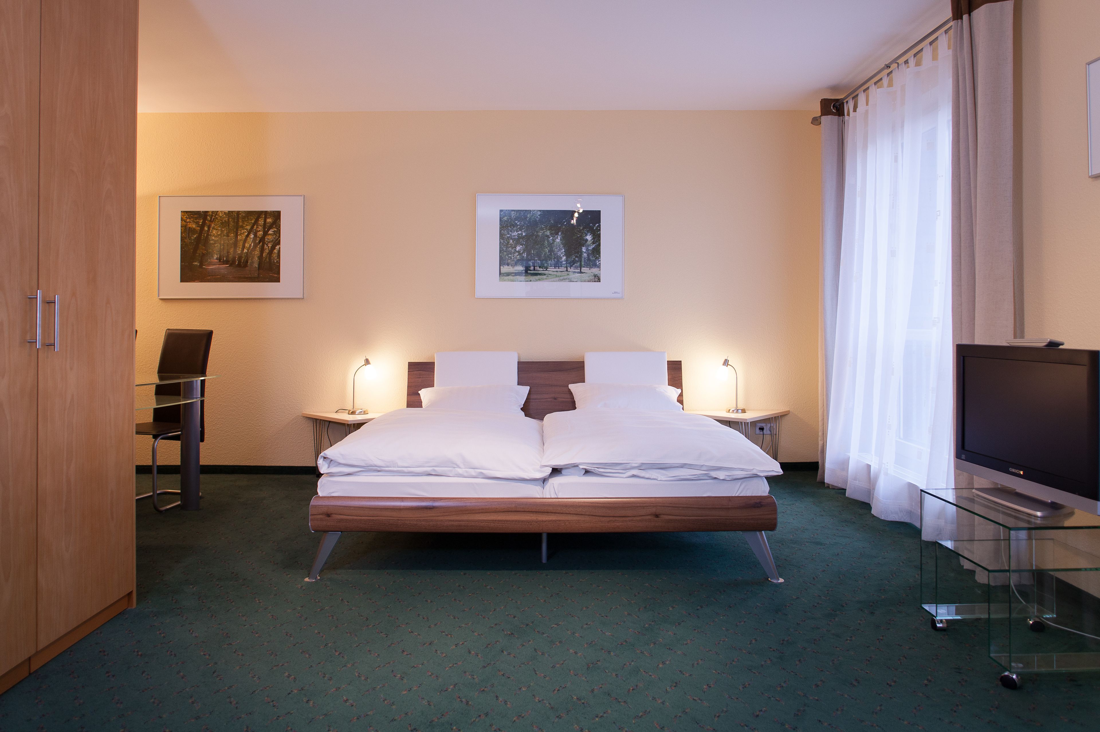 studio, non smoking, kitchenette | desk, blackout curtains, free cots/infant beds, rollaway beds