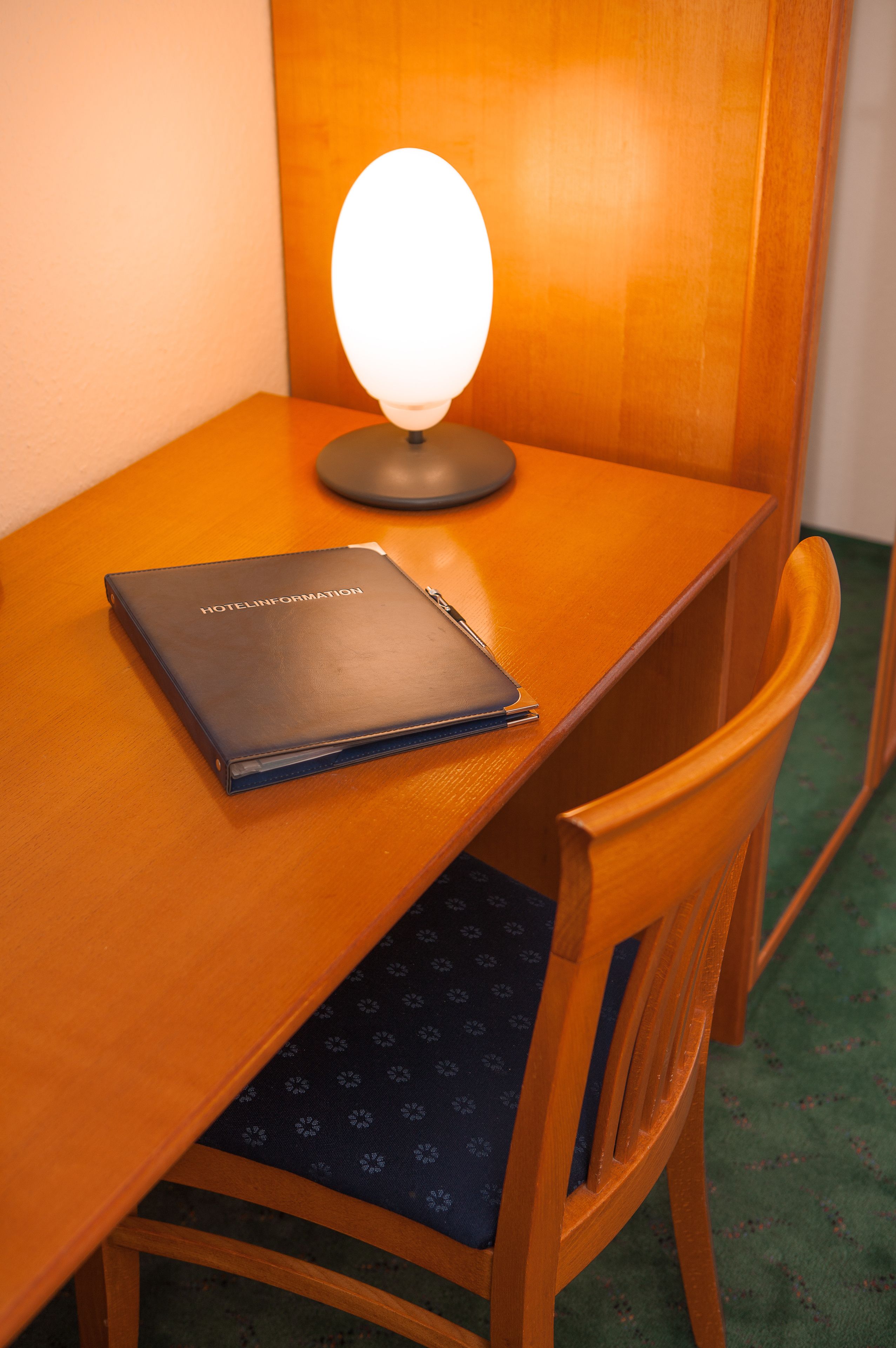 standard double room | in-room business centre