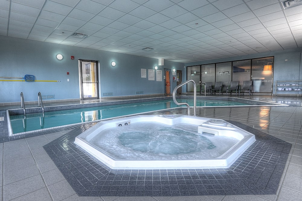 Holiday Inn Express & Suites Toronto Airport West by IHG