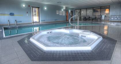 Holiday Inn Express & Suites Toronto Airport West by IHG