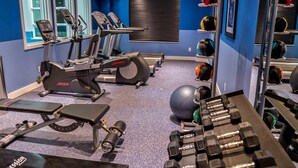 A gym with cardio machines, dumbbells, and exercise balls. - Holiday Inn Express & Suites Toronto Airport West by IHG (Mississauga)