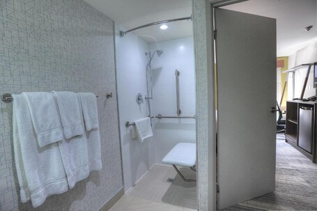 Holiday Inn Express Suites Toronto Airport West, an IHG Hotel - Image 28