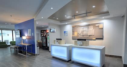 Holiday Inn Express & Suites Toronto Airport West by IHG