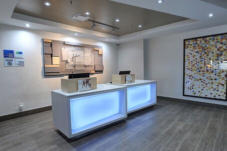 Holiday Inn Express Suites Toronto Airport West, an IHG Hotel - Image 14
