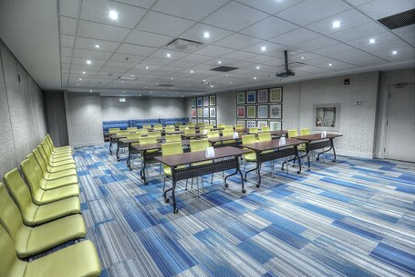Holiday Inn Express Suites Toronto Airport West, an IHG Hotel - Image 20