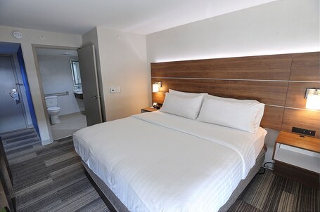 Holiday Inn Express Suites Toronto Airport West, an IHG Hotel - Image 10
