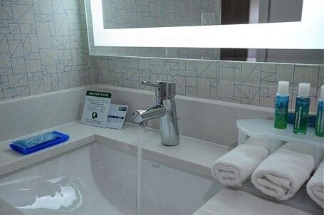 Holiday Inn Express Suites Toronto Airport West, an IHG Hotel - Image 16