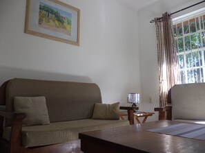 Basic Apartment, 2 Bedrooms | Living area | 50-cm Smart TV with cable channels - Happy Turtle Apartments (Willemstad)