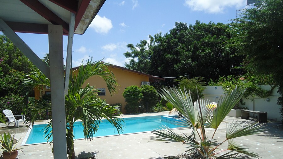 Happy Turtle Apartments