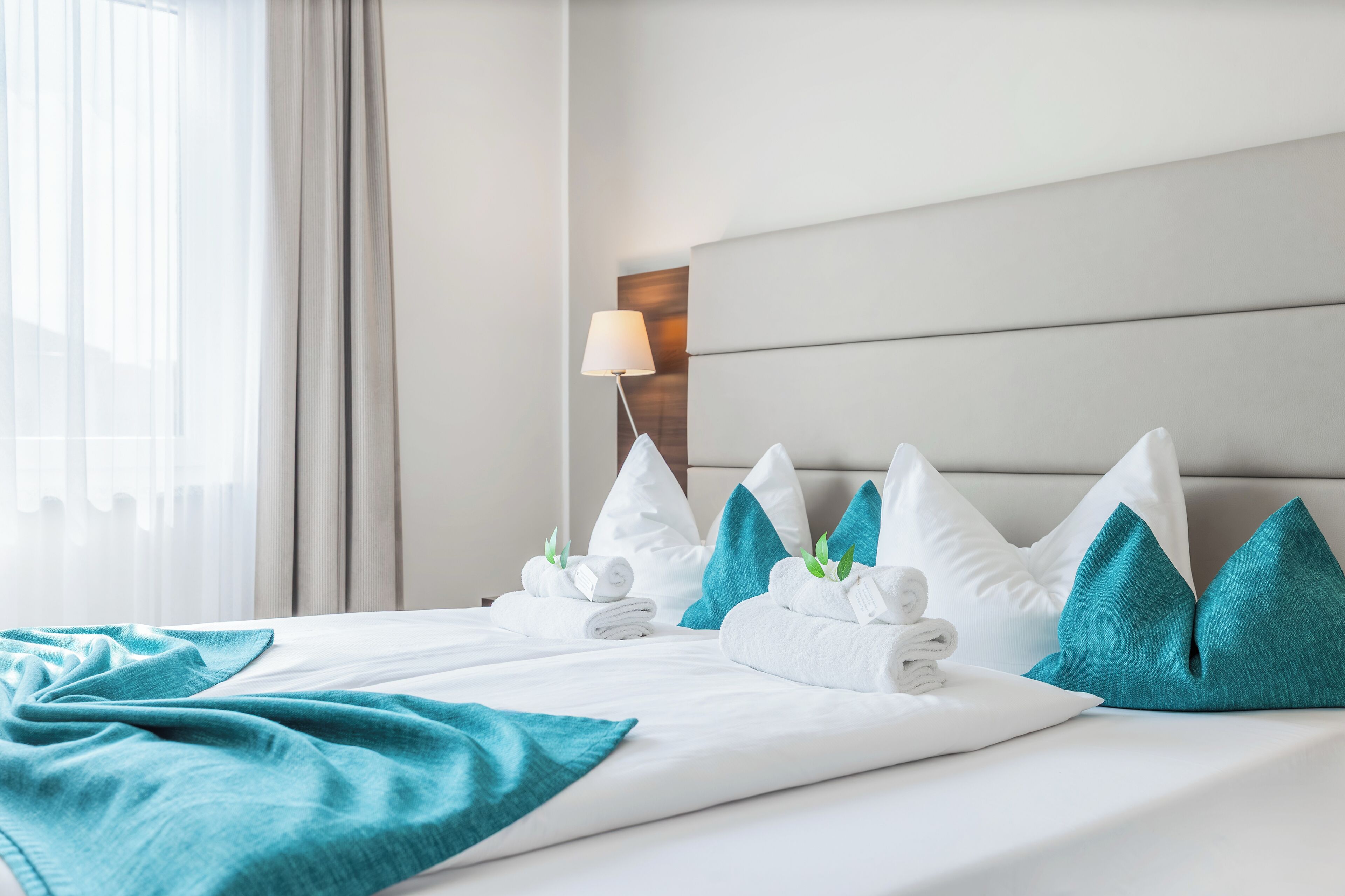 Allergikerbettwaren, Minibar, Zimmersafe, Schreibtisch