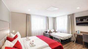 Family Room (sofabed) | Hypo-allergenic bedding, minibar, in-room safe, desk