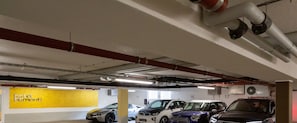 Aparcament sense assistència (10.00 EUR per nit)