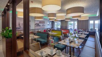 Frokostbuffé hver dag (EUR 16 per person)