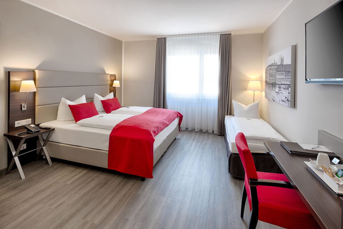 family room (extra bed) | hypo-allergenic bedding, minibar, in-room safe, desk