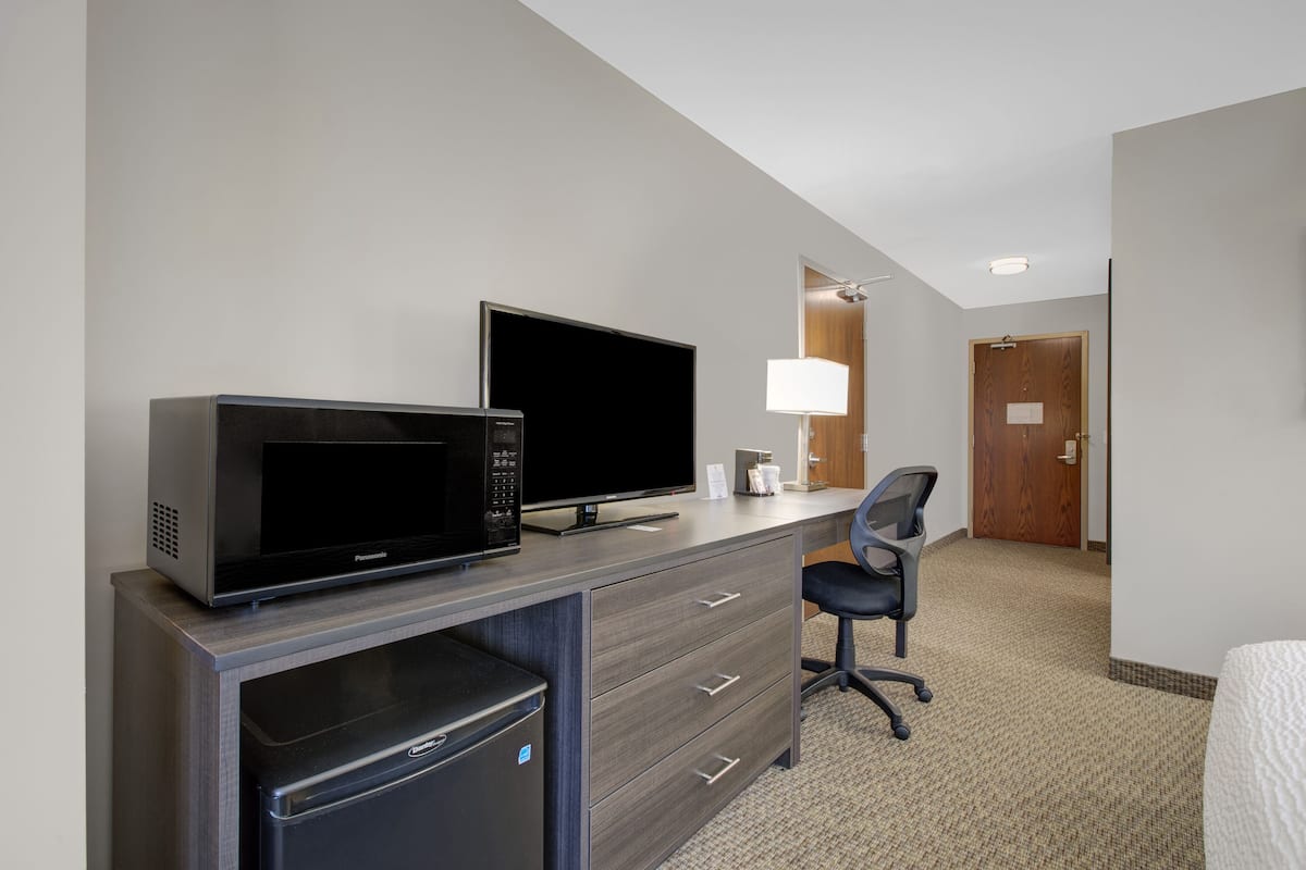 in-room safe, desk, iron/ironing board, free cots/infant beds