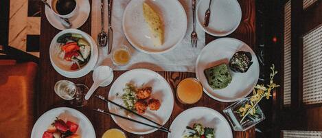Desayuno buffet todos los días (con cargo)