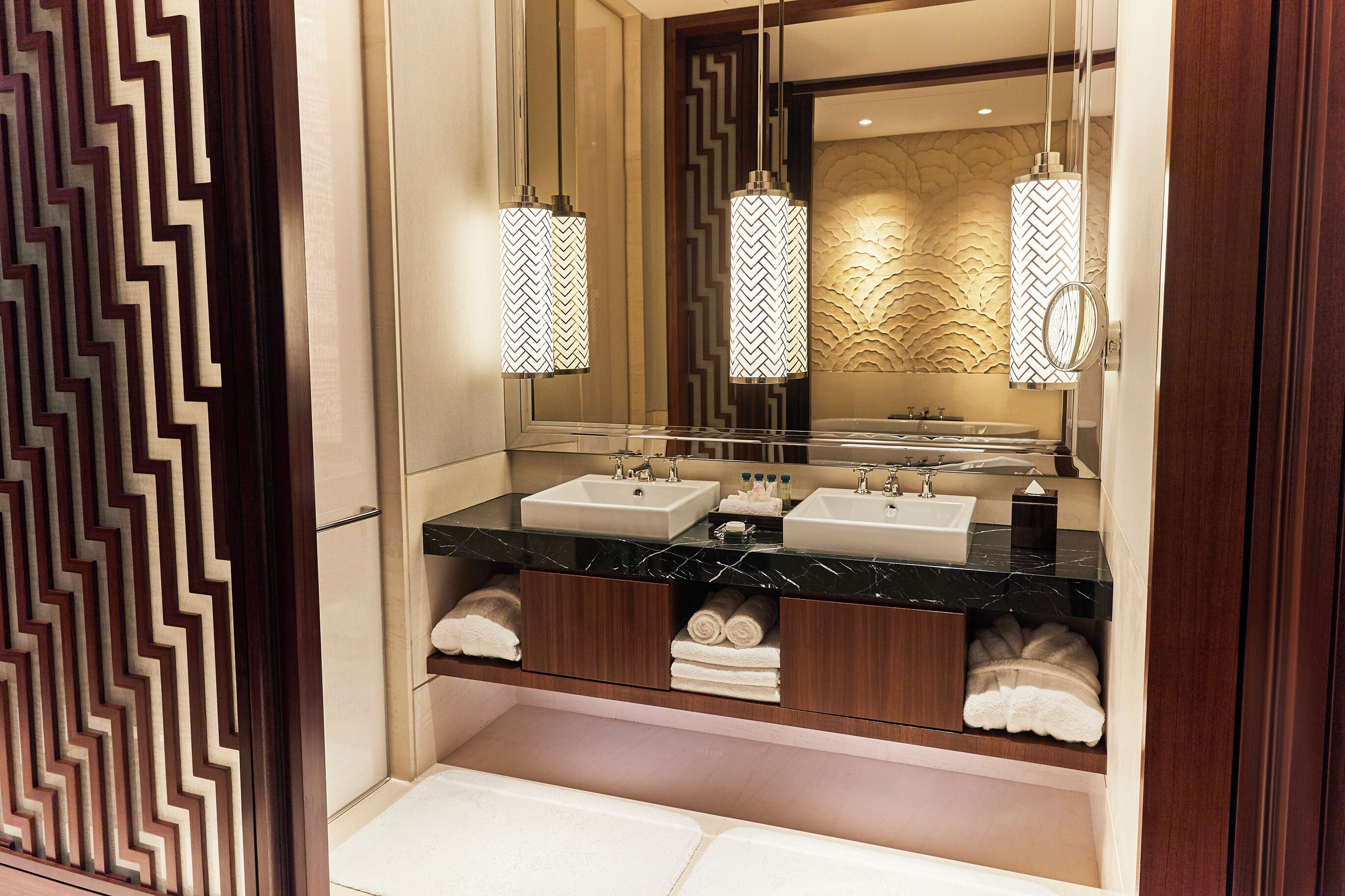 1 bedroom, premium bedding, down duvets, free minibar items