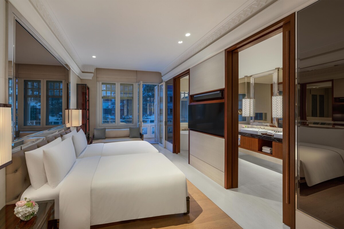 Heritage Room Twin | Frette Italian sheets, premium bedding, down duvets, free minibar items