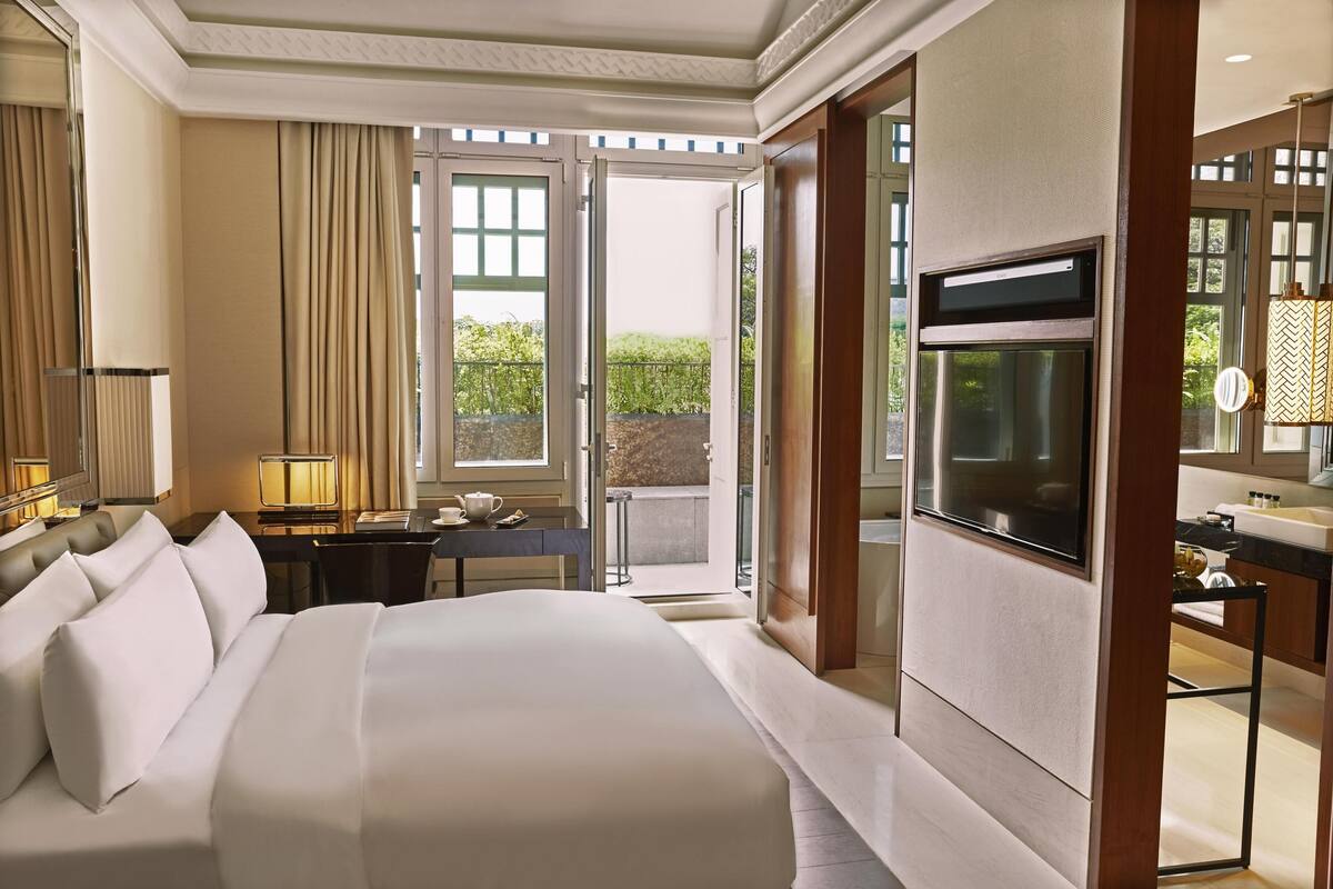 Quarto luxo, 1 cama King, terraço | Lençóis italianos Frette, roupas de cama premium, edredons de pluma