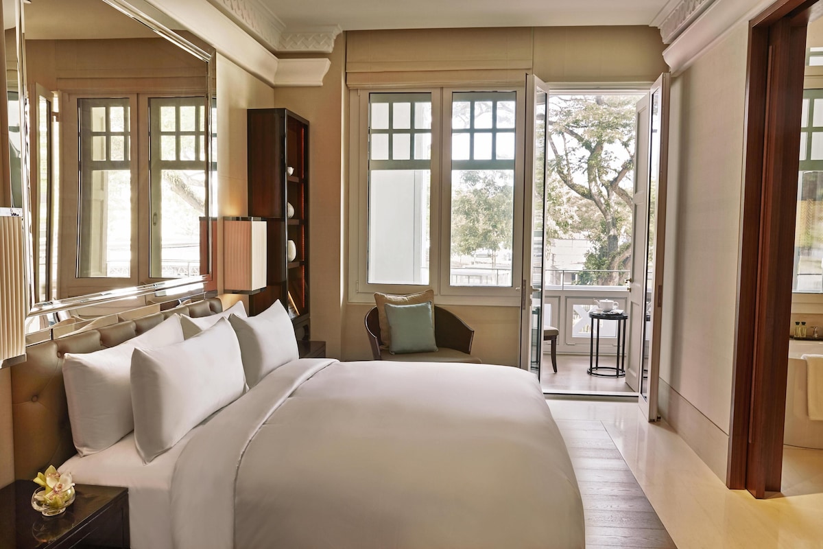 Frette Italian sheets, premium bedding, down comforters