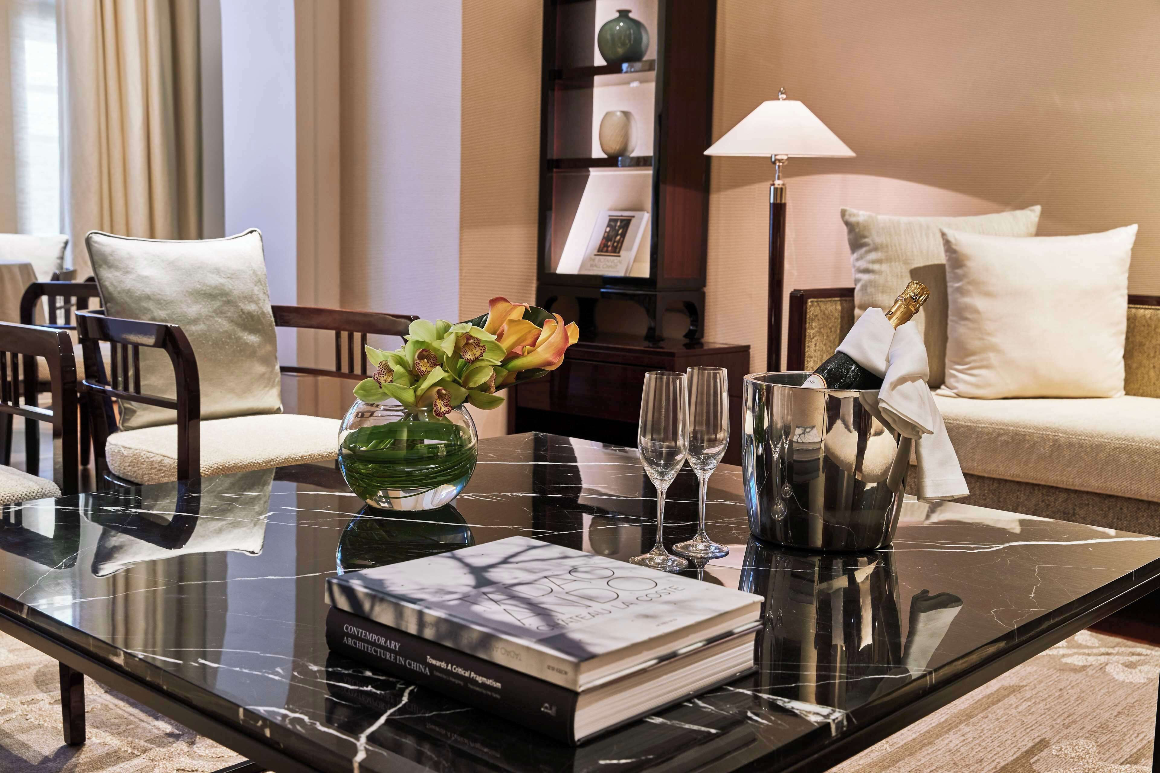 suite (heritage) | living area | 48-inch flat-screen tv with digital channels, tv